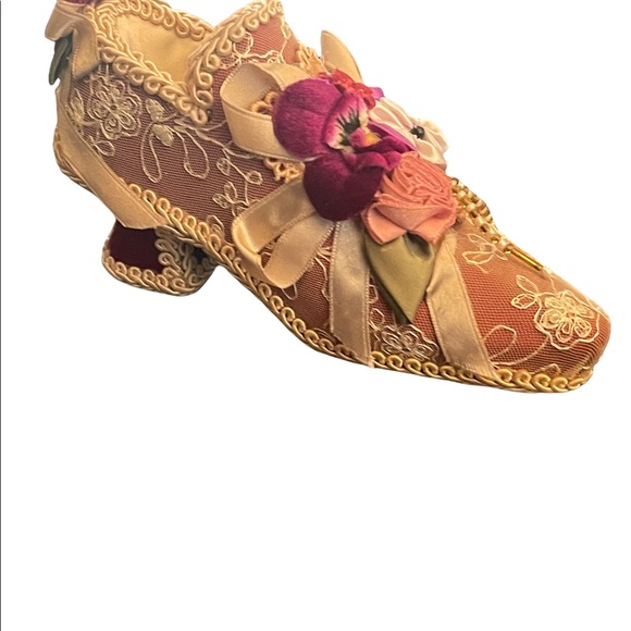 Wayne Kleski Katherines Collection retired Embellished Victorian shoe decor - Picture 3 of 7